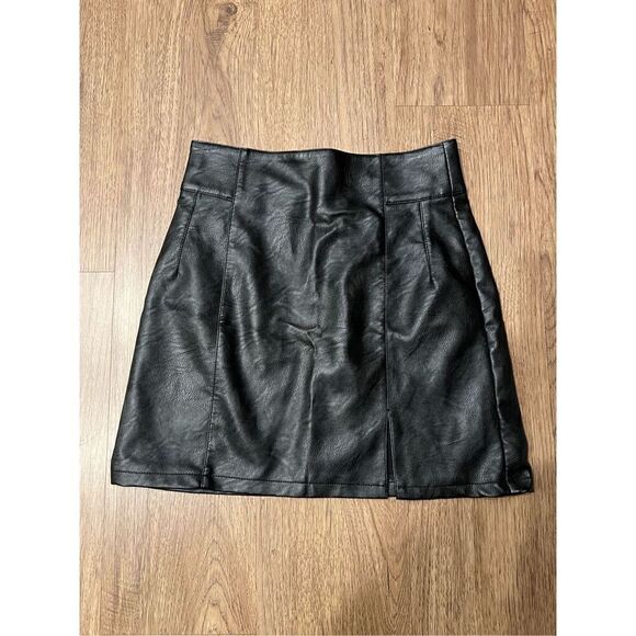 Topshop faux leather mini skirt side Slit Detail in black size US 4 - Picture 4 of 8